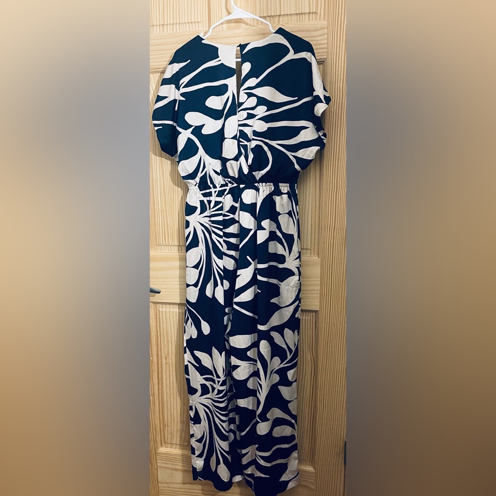 💎💎💙Navy and White Floral Jumpsuit - Picture 14 of 16